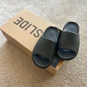 YEEZY YZY Black Slide Sandals